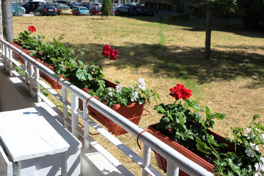 Central Varna Apartment - Lets4Holiday ภายนอก รูปภาพ