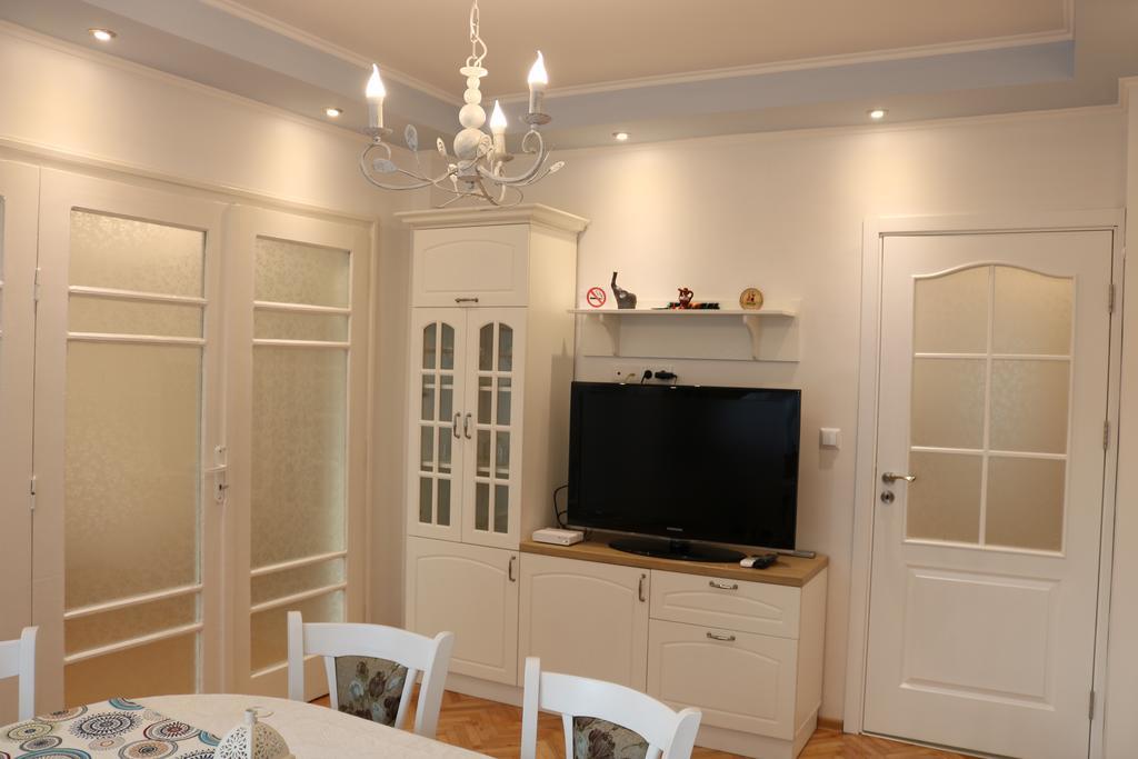 Central Varna Apartment - Lets4Holiday ภายนอก รูปภาพ